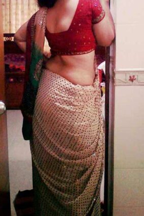 Desi housewife ne kamuk kamar hilai