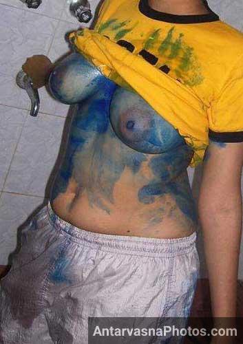 Madhuri bhabhi ke bade boobs apr husband ne rang daal