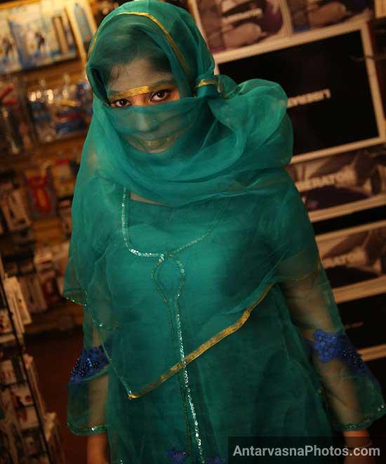 Chudwane ke lie nakab me hai Zainab bhabhi