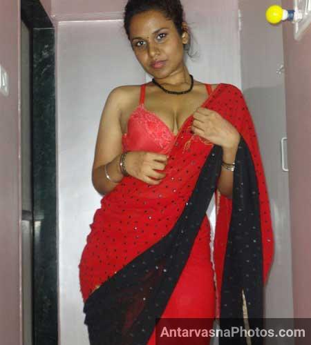 Lilly aunty ne dhire se apne pallu ko niche kar diya