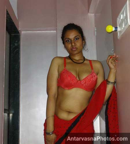 Jawan ladke ke samne Lilly aunty ne apne boobs khole
