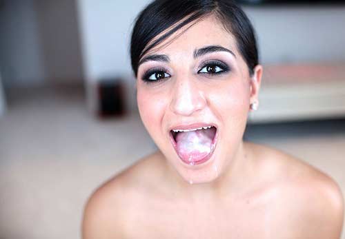 Chudai karwane ke baad Bindiya ne muh me lund ki malai bharwa li - Chudai pics