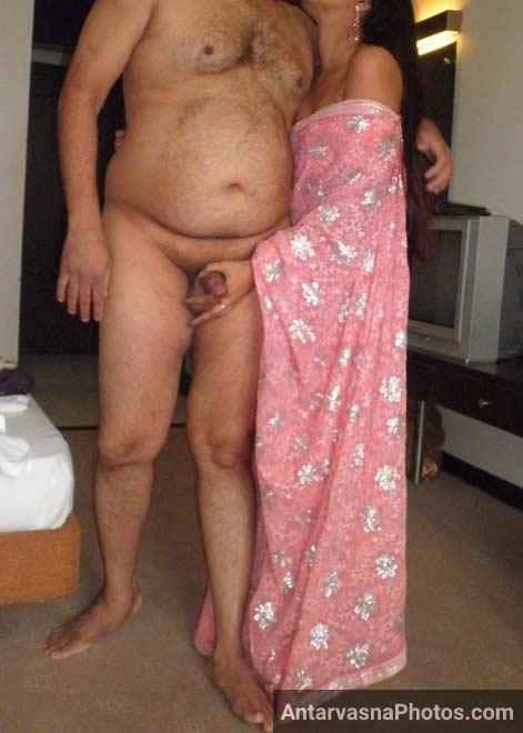 Horny Indian bhabhi lund shaking kar rahi hai