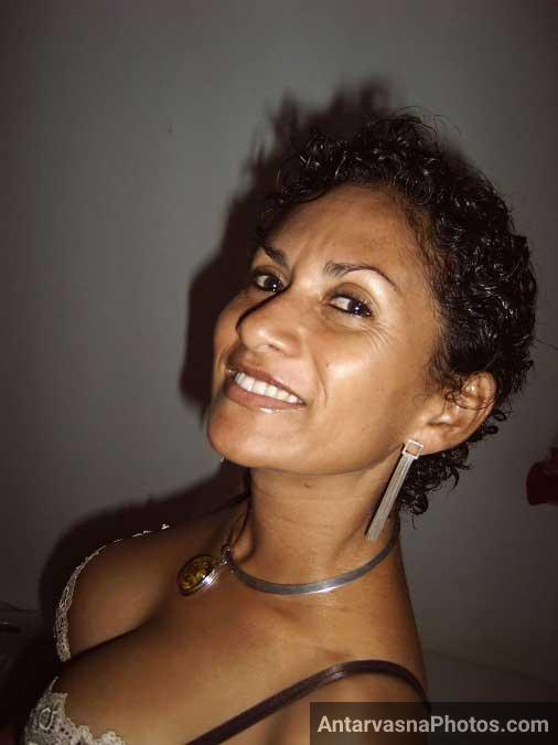 Mera lund lene ke lie boss mujhe hotel par le gai