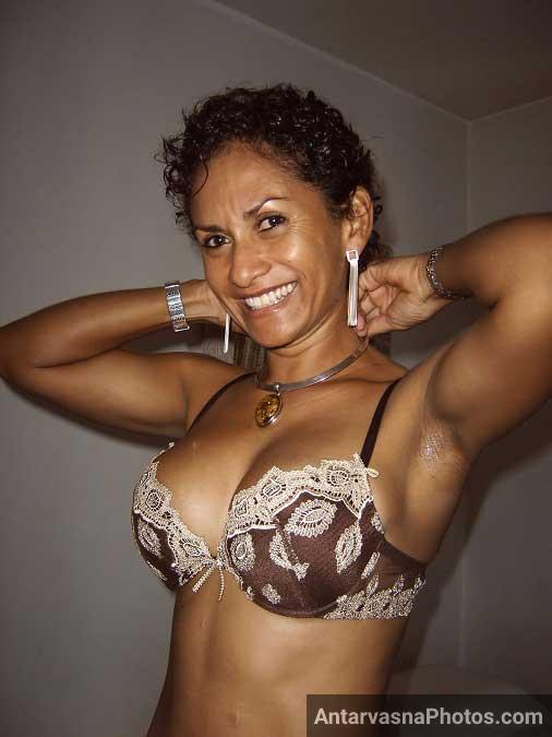 Meri sexy boobs ke desi boobs - Desi sex pics