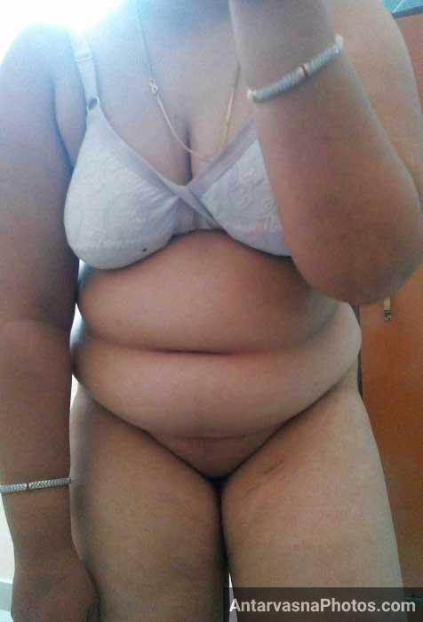 Mamta didi ne panty khol di aur uske bade boobs abhi bra me hi the