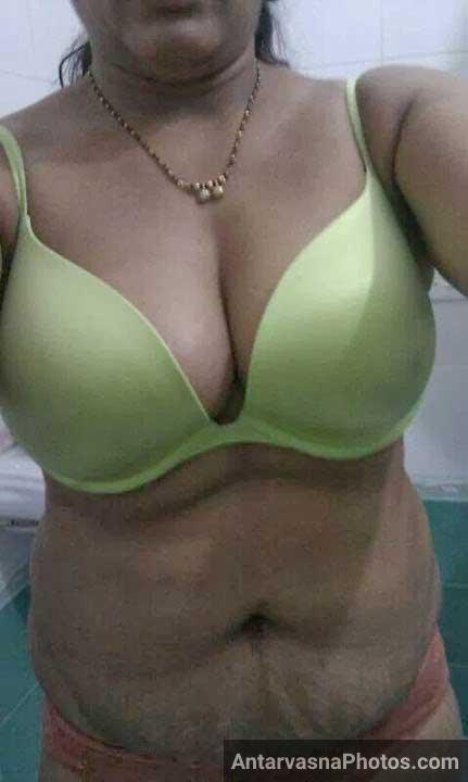 Big boobs sexy bra ke andar