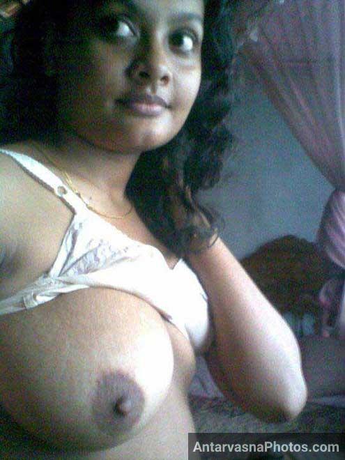 Mallu girl ne apne kapde khole aur pahle apne boobs dikhaye