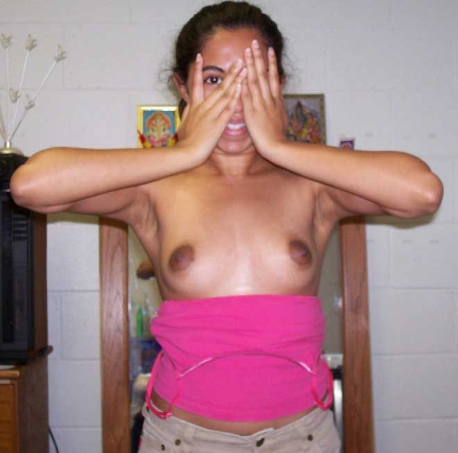 Shakra bhabhi ne apne mamme dikhaye