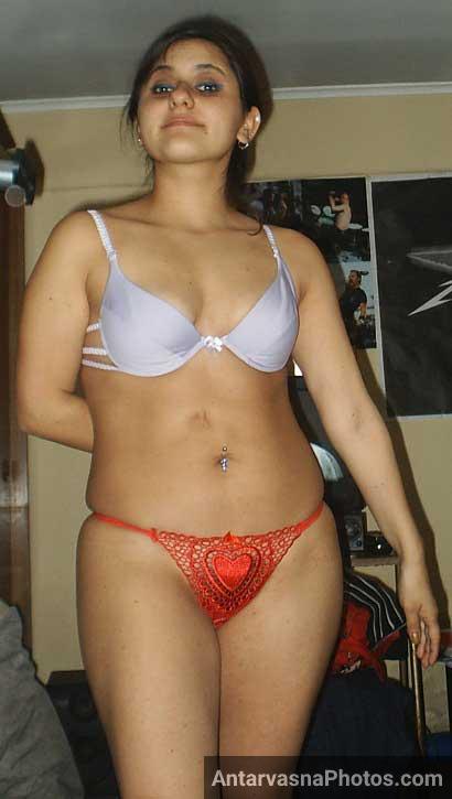 Chudwane se pahle hot Punjabi girl ne bra panty me body dikhai