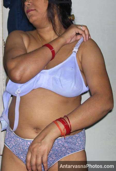 Laila aunty ke sexy boobs - Nude Pakistani aunty sex pics