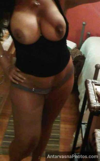 Mumbai ki hot aunty ne apni boobs selfie li
