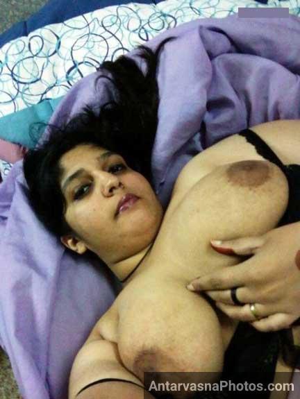 Apne bade boobs khol ke baith gai chudakkad aunty ji