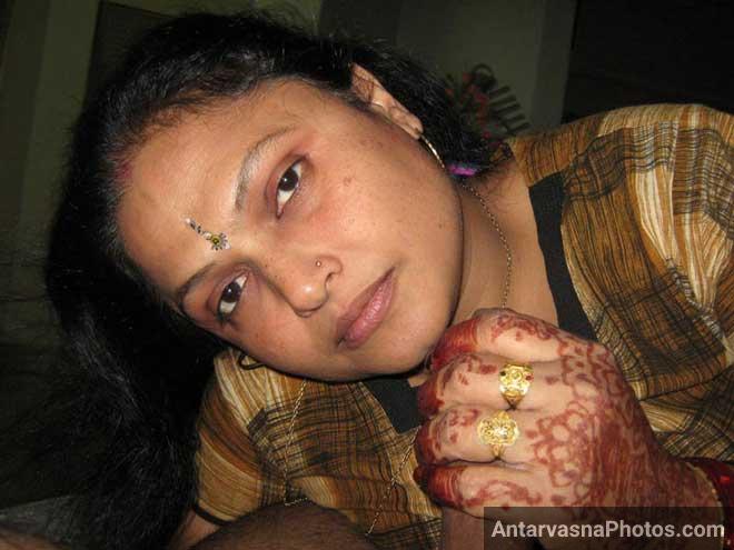 Aunty ke hath lagne se Avinash ka lund aur bhi tight ho gaya