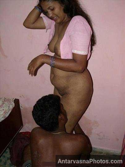 Himanshu ne apni wife ki chut ko chata - Indian couple sex pics