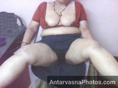 Ab Shivam ne desi kamwali ko apni desi chut kholne ko kaha