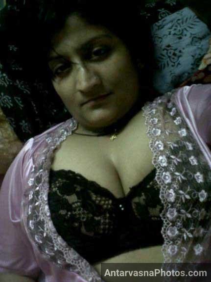 Saans andar le ke aunty ne apne dono boobs fula liye