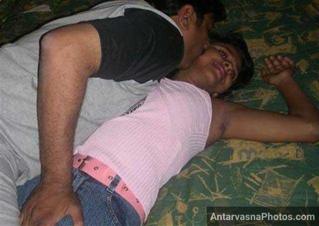 Hath laga ke Raju uncle ne is desi girl ki chut garam kar di