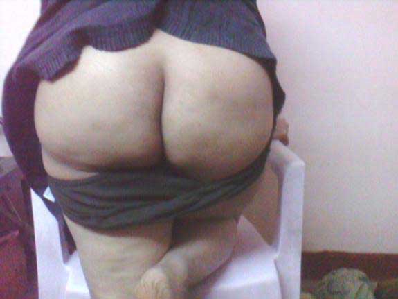 Bade bums wali kamwali aunty ka pichhada - Desi pics