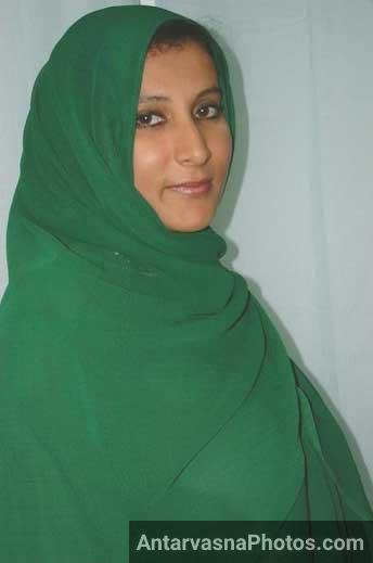 Horny Pakistani aunty full kapdo me