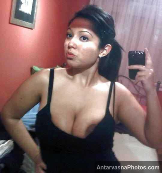 Hot Mumbai aunty ne apne big boobs ko dhire dhire se nikal