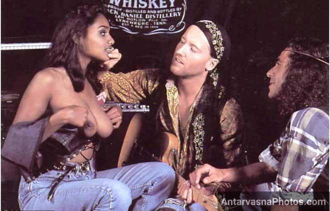 Do music lovers ke sath Sneha ka sex