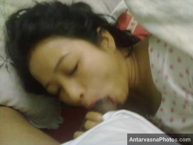 Horny Sapna bhabhi muh me lund ko bhar ke chusti gai