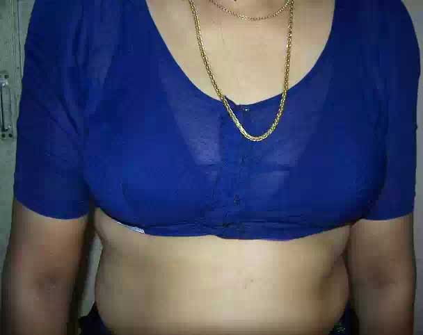 Bade boobs wali Indian MILF ka hot photo