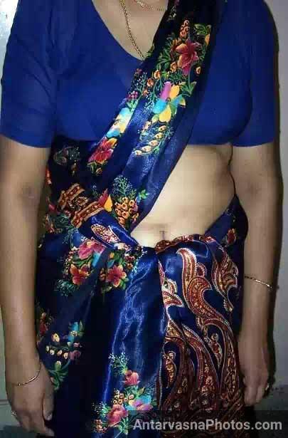 Hot Saree me sexy Indian MILF ka photo