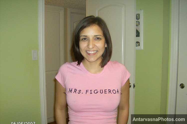 Top me se Indian bhabi ke boobs dikhe