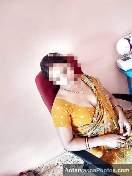 Bhabhi ka sexy cleavage - Indian desi sex pics
