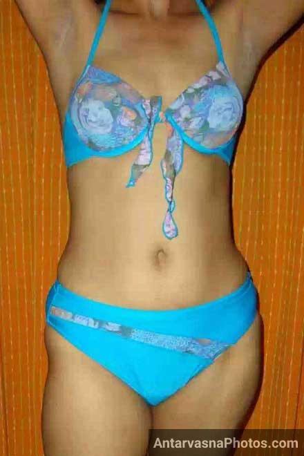 Blue bra panty me bhabhi ka hot badan - Desi sex pics