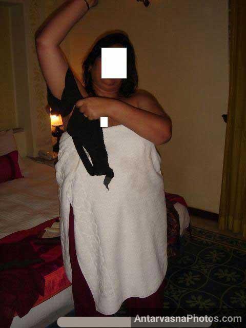 Busty desi aunty ke hot boobs