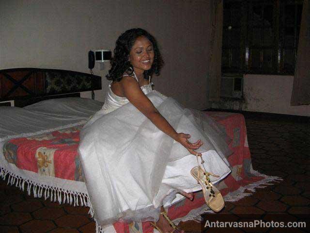 Swati apni suhagrat ko le ke badi excited thi