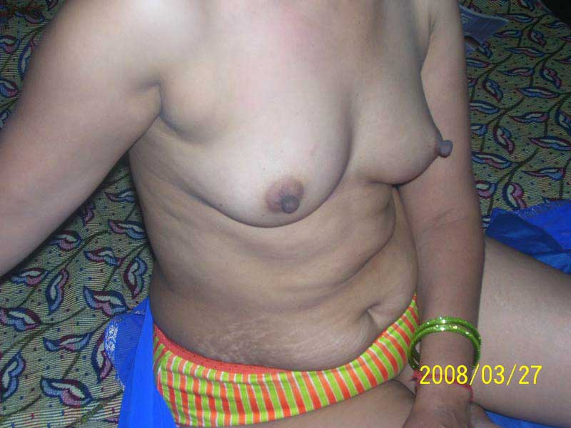 Desi nipples hot Indian aunty ke