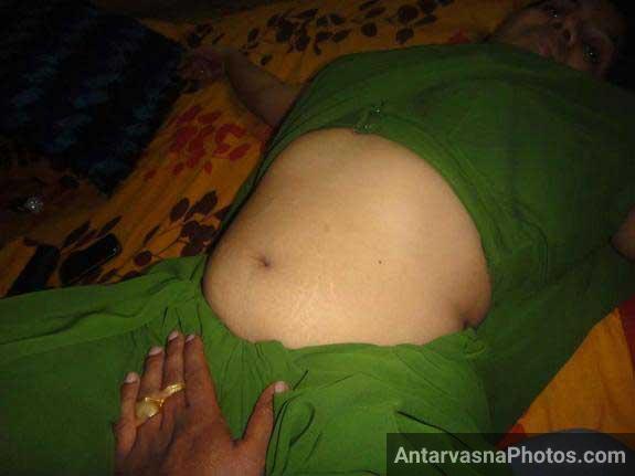 Hot Punjabi bhabhi ki chut ko sahla di - Indian hot photos