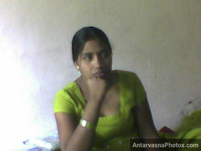 Desi maid Sanju ke sexy pose