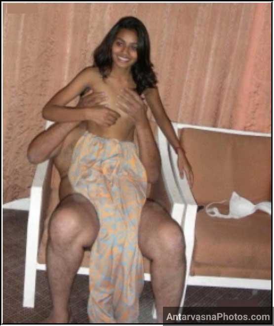 Nude Indian girl ke boobs boss ne dabaye