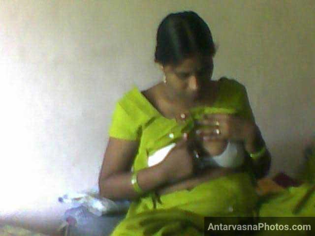 Sanju ke boobs safed bra ke andar