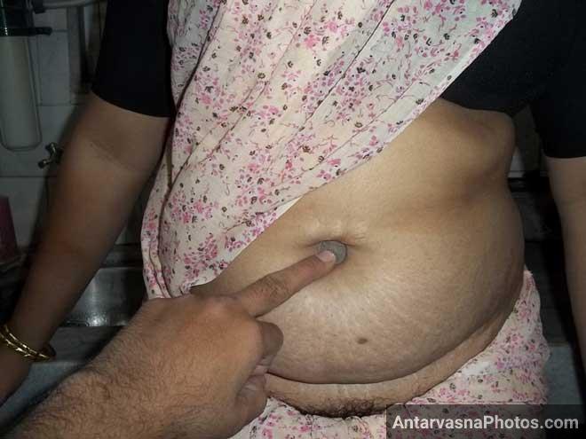 Indian mom ka navel fantasy photo