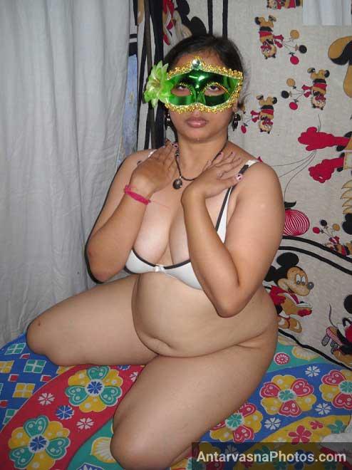 Aunty ke bade boobs ke photos liye uske cuckold husband ne