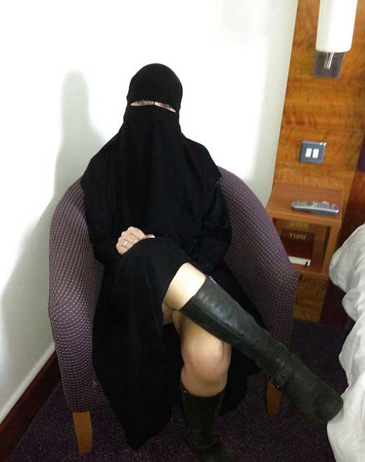 Pakistani teacher chudwane ke lie aai - Porn pics