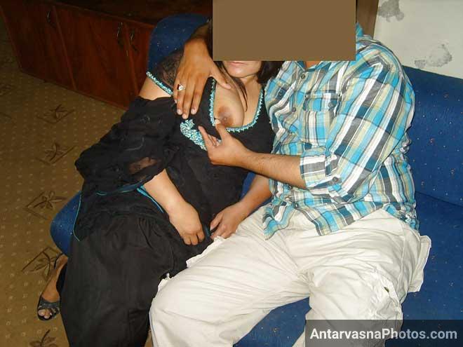 Horny Pakistani aunty ne maje diye boobs dabane ke aur chusne ke