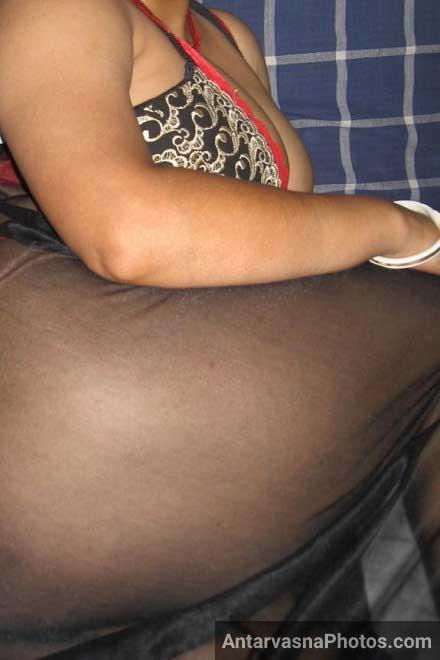 Big gaand photo - Punjabi housewife ne apni gaand dikhai