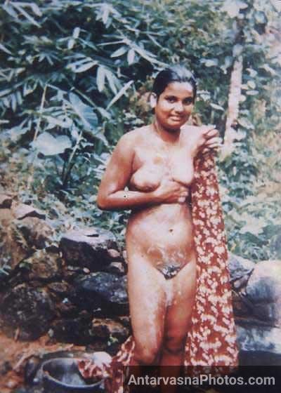 Bade boobs wali bhabhi ne kapde liye apne hath me