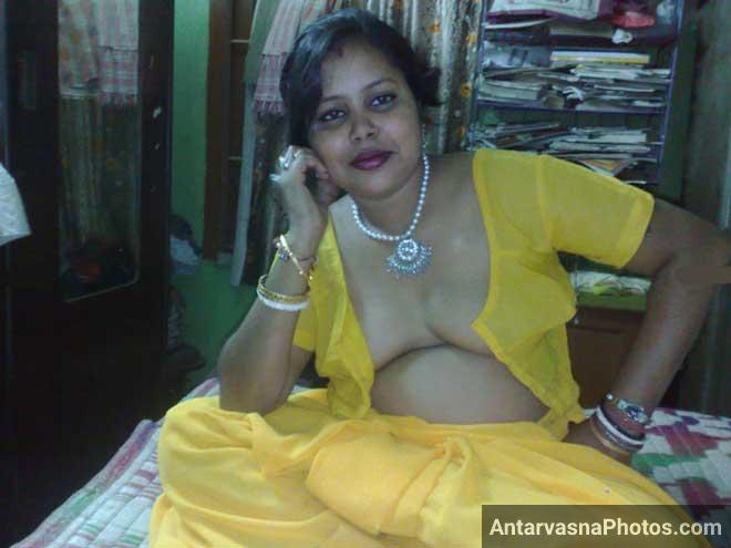Chduasi desi wife ne apne boobs khole