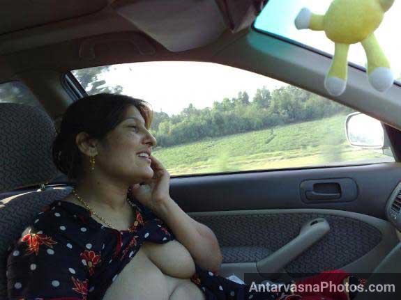 Uncle se bat karte hue aunty ne chunchiya kholi