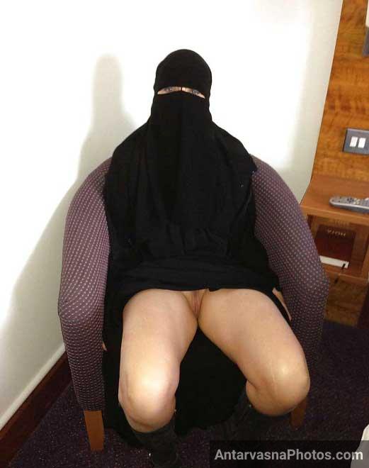 Bina panty ke hi hizab pahan ke aai thi - Pakistani teacher porn pics