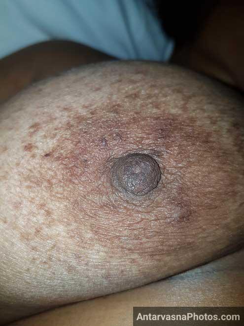 Moti randi ne apne hot boobs khol diye customer ke samne - Desi sex pics