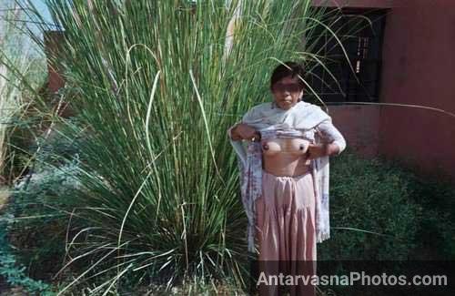 Nude and sexy village girl ke hot boobs ka photo